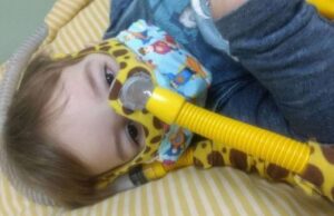 Criança com Pompe precisa de ajuda