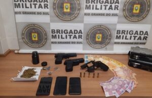 BM prende uma mulher por tráfico de drogas no Centro de Santa Cruz