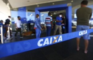 Caixa paga auxílio emergencial para beneficiários do Bolsa Família