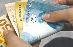 Salário mínimo para 2021 ficará em R$ 1.067