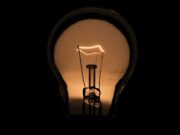 Aneel prorroga proibição de corte de luz por inadimplência