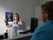 Médicos avaliam implantação do Plano de Carreira