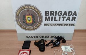 Homem é preso por porte ilegal de arma de fogo em transporte coletivo em Linha Santa Cruz