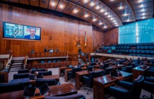 Parlamento aprova antecipação de pagamento ao transporte escolar