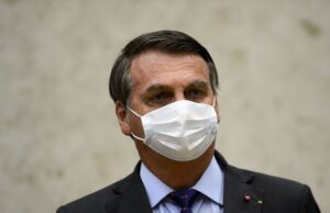 Bolsonaro veta perdão a dívidas de igrejas e sugere derrubada do veto