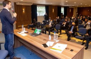 Em Santa Cruz do Sul, governador desfaz mitos sobre a Reforma Tributária RS