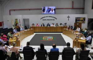Corsan se compromete a rever os aditivos do contrato com o município