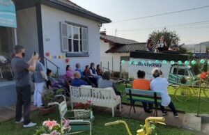 Projeto carinhoso: música animará idosos em casas de repouso