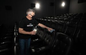 Salas de cinemas reabrem em Santa Cruz