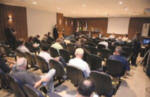 Candidatos a prefeito se reúnem em encontro da Assemp