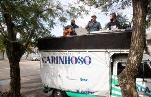 Projeto Carinhoso leva música para casas de repouso