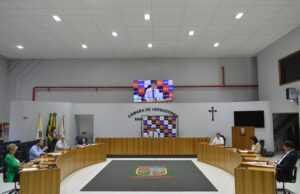 Prefeituráveis apresentam últimas propostas em debate