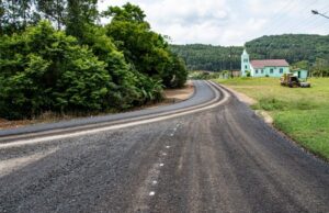 Concluída pavimentação da estrada de Linha Brasil