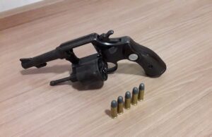 Homem é preso por porte ilegal de arma de fogo no Bairro Menino Deus