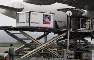 Primeiro lote da CoronaVac com 120 mil doses chega ao Brasil