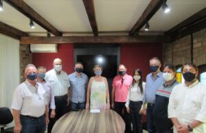 Helena anuncia últimos secretários