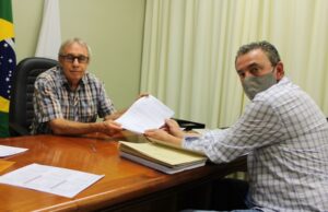 Trevisan encaminha pessoalmente matérias da Câmara ao prefeito Carlão
