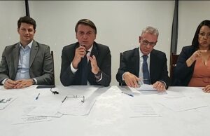 Em live, Bolsonaro pede que população economize energia elétrica