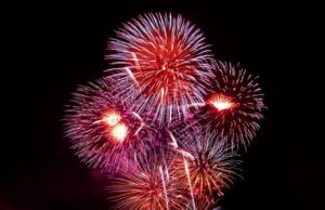 Eduardo Leite regulamenta lei que proíbe queima e soltura de fogos de artifícios com ruído