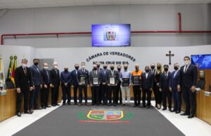 Câmara realiza sessão conjunta de homenagens