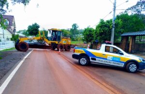 Avenida Prefeito Orlando Oscar Baumhardt, em Linha Santa Cruz, está bloqueada