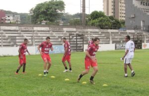 Santa Cruz anuncia três reforços e troca do preparador físico