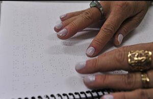 Dia Mundial do Braile chama atenção para inclusão na escrita e leitura