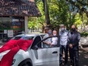 Jovem leva o carro zero quilômetro da CDL Santa Cruz