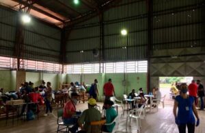 Prefeitura monta estrutura para receber doações de móveis, roupas e alimentos