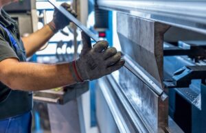 Ministério pede avanço de reformas para manter fábricas no país