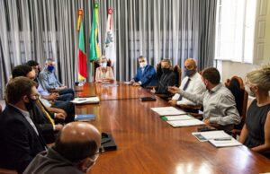 Prefeita Helena cobra atuação forte da Corsan no Município