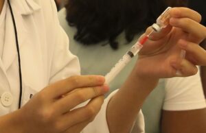 Restam cerca de 90 doses da CoronaVac no Pavilhão Central do Parque da Oktoberfest