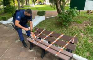 Praças e parques públicos são isolados