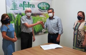 Emater e Afubra assinam contrato para certificação do tabaco