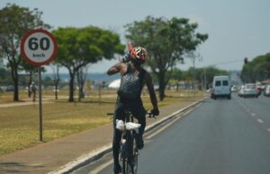 Bolsonaro anuncia redução no imposto de importação de bicicletas