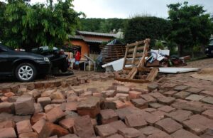 Força-tarefa com oito equipes de trabalho atua para reparar estragos