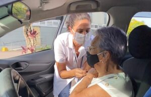 Início de vacinação drive-thru ocorre de forma tranquila em Santa Cruz do Sul