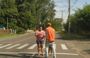 Ronda educativa orienta a população sobre o uso de máscaras em Santa Cruz