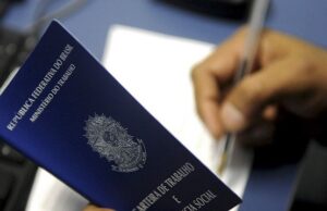 Brasil cria 120,9 mil empregos com carteira assinada em abril, aponta Caged