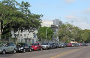 Procura pela vacina foi grande e doses terminaram ainda pela manhã em Santa Cruz