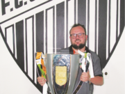 De torcedor solitário a presidente campeão