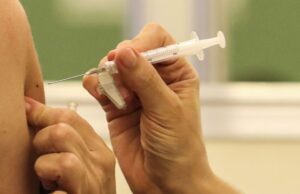 Santa Cruz retoma vacinação contra Covid-19 em pessoas com 37 anos ou mais