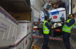 Nova remessa de vacinas ampliará imunização dos idosos e das forças de segurança