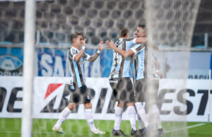 Grêmio goleia Aragua na Sul-Americana dentro da Arena