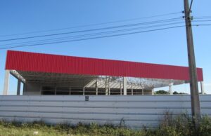 Homem morre após queda em obra