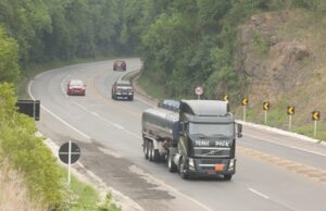 Mortes no trânsito caem durante a pandemia, exceto entre caminhoneiros