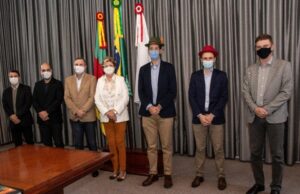 Prefeita Helena Hermany dá as boas-vindas aos diretores da Sacyr no Palacinho