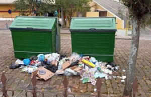 Prefeitura faz apelo para que a população não descarte lixo seco dentro dos contêineres