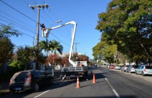 Mais de mil lâmpadas LED já foram instaladas para modernizar a iluminação pública