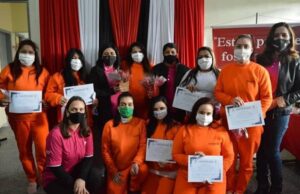 Apenadas do Presídio de Santa Cruz do Sul finalizam curso de corte e costura